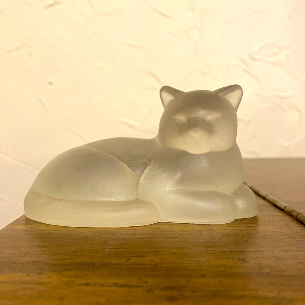 Frosted Napping Cat, Frosted Glass Cat 3.5”
